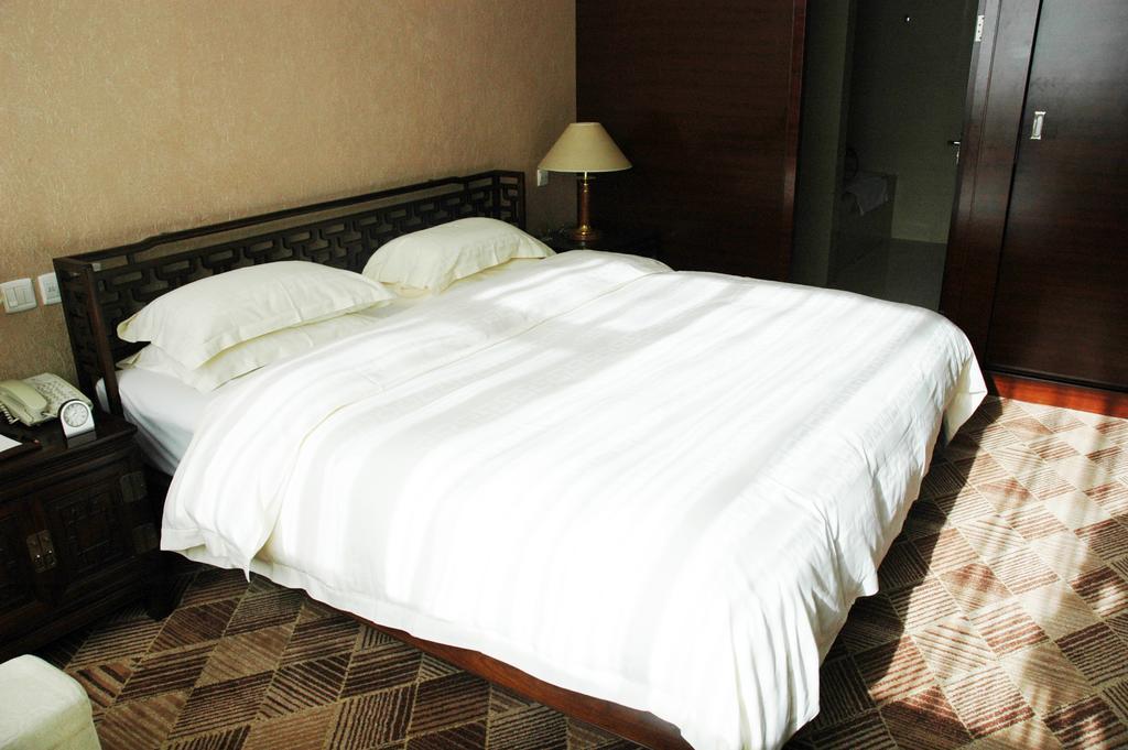Datong Garden Hotel Стая снимка